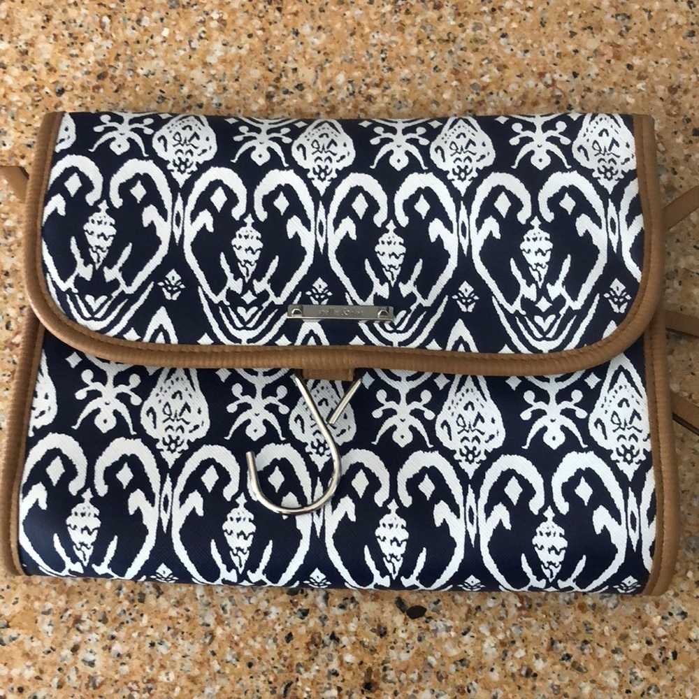 Stella and Dot Hang on travel case